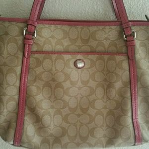 Coach shoulder bag in great condition